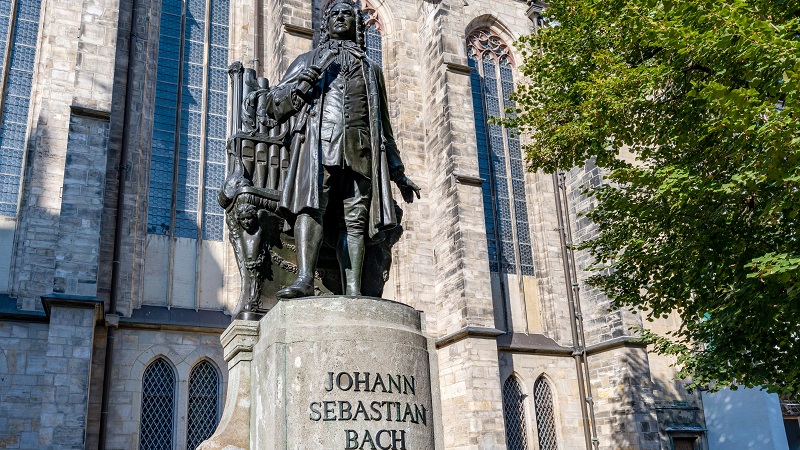 Staty av J.S. Bach utanf�r Tomaskirche i Leipzig.